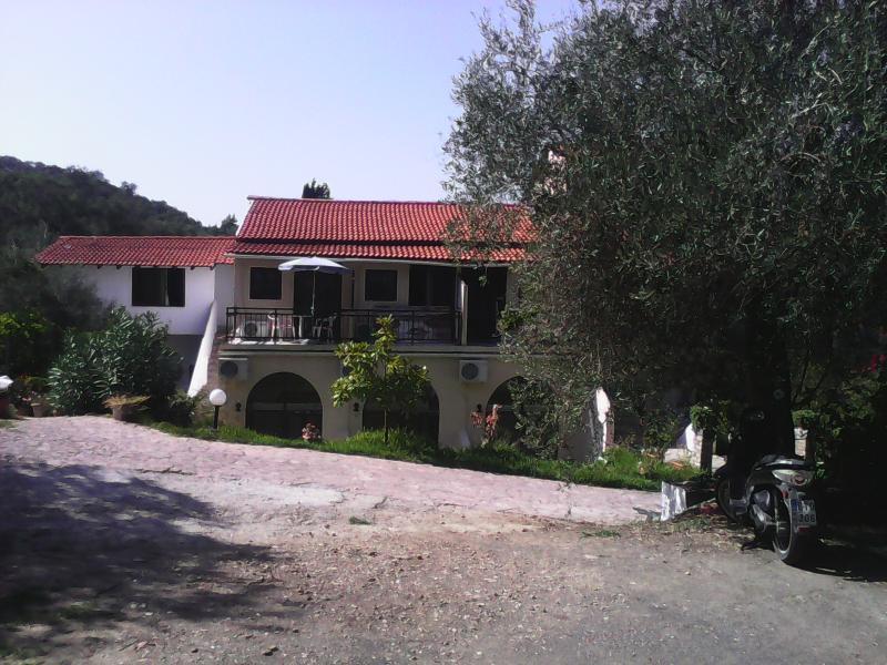Dina'S Rooms Mesongi Exterior photo